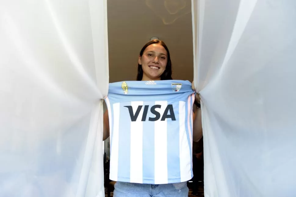 REPRESENTANTE. Santamarina pasó el proceso y logró disputar el Mundial Junior con Las Leoncitas. Feliz por su presente, la delantera de Tucumán Rugby sueña con seguir sumando y llegar a lo más alto.  