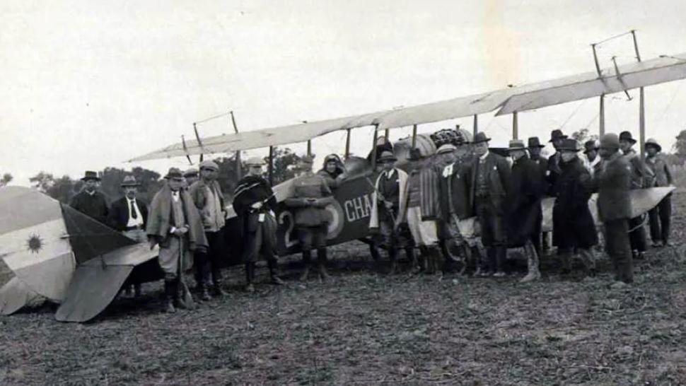 El avión utilizado durante la masacre de Napalpí. (Foto de El País)