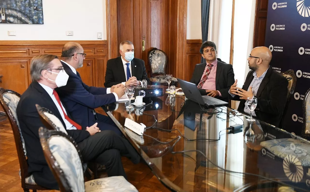 EN CASA DE GOBIERNO. Jaldo recibió el informe de dos ministros y de dos secretarios. Foto: Prensa Gobernación