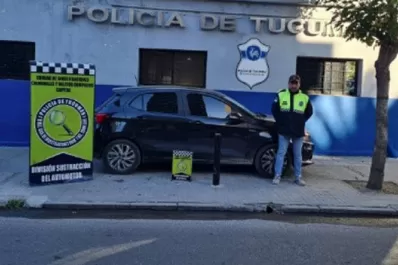 Dejó su auto estacionado en la calle, se lo robaron y lo recuperó a las dos horas