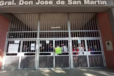 Alumnos de un colegio de Tafí Viejo protestaron por falta de pizarrones