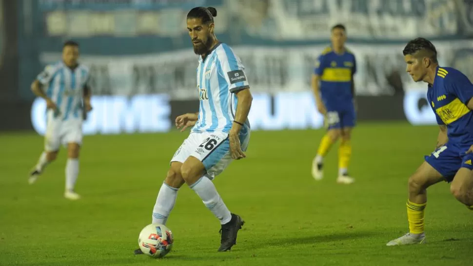 Benítez, jugando para Atlético ante Boca.