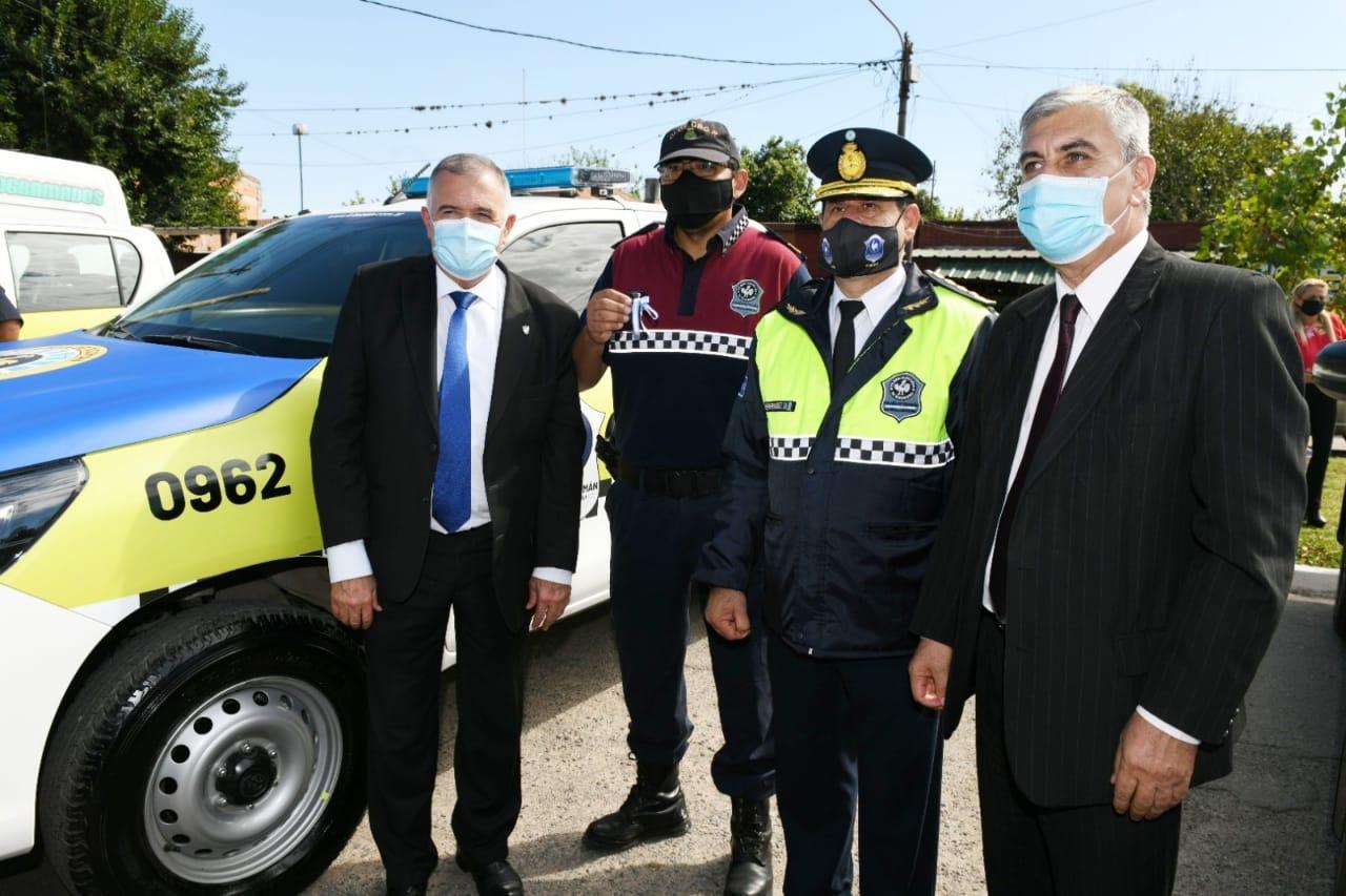 Amplían el parque automotor de departamentos del este tucumano