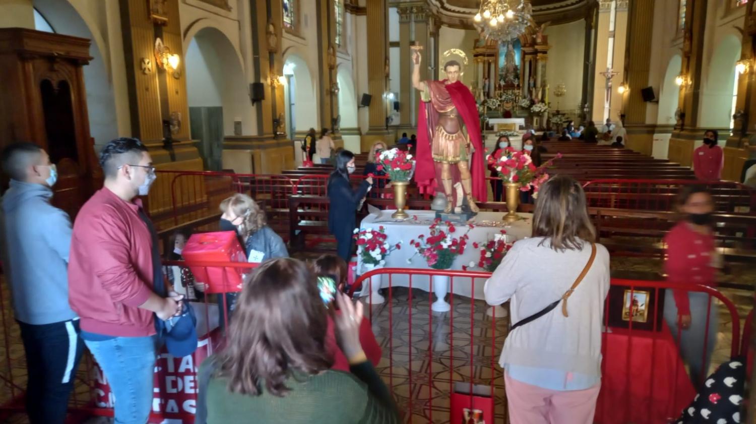 Cientos de tucumanos piden y agradecen a San Expedito