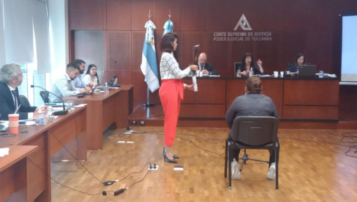 EN TRIBUNALES. Escenas de las primeras audiencias del juicio por el crimen de Ramón Quiroga.