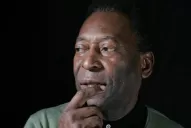 Pelé volvió al hospital para continuar el tratamiento contra el cáncer