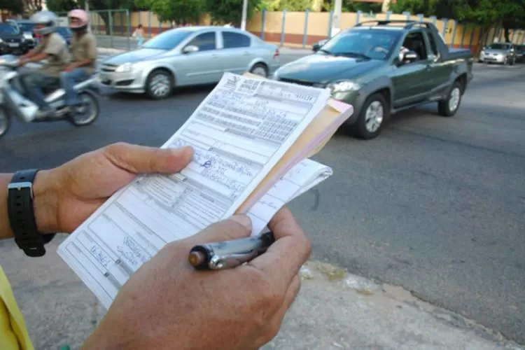 CONTRA LAS INFRACCIONES. Se descontarán puntos del carnet de conducir. 