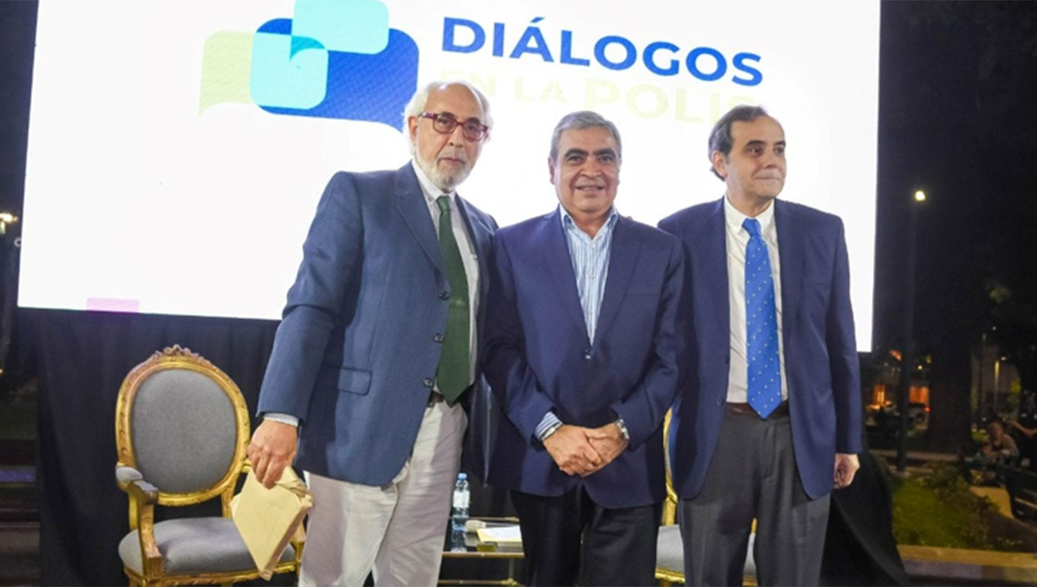 Kovadloff, Alfaro y Brahim, luego de la disertación.