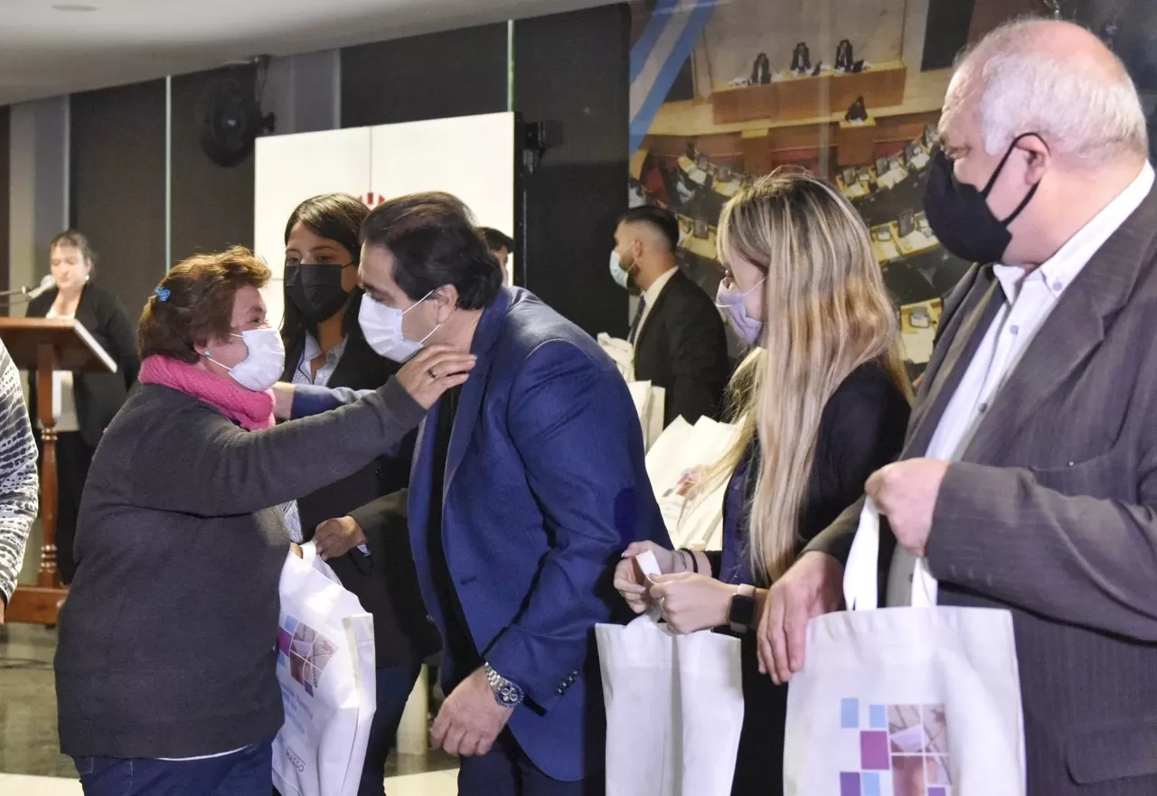 ACTO EN LA LEGISLATURA. Lanzan el programa Nuestros barrios libres de analfabetismo. Foto Prensa HLT