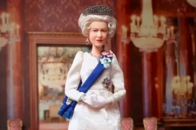 Mattel lanzó una Barbie en honor a la Reina Isabel II
