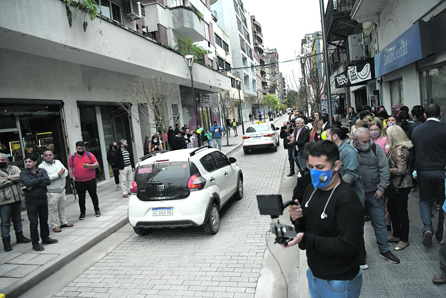 El plan del Municipio tiene tres finalidades: priorizar el tránsito peatonal, impulsar la actividad comercial de la zona, y transformar la fisonomía del microcentro. Ya comenzaron los trabajos en calle Laprida al 200.