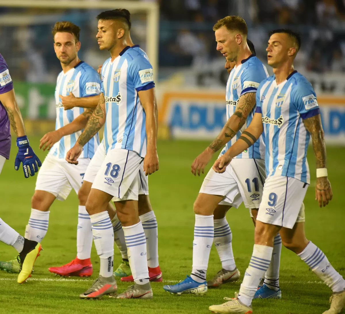 NO LO PUEDEN CREER. Atlético fue más que Argentinos, pero se quedó con las manos vacías. Ahora, todos los cañones apuntan al duelo de mañana ante River.