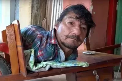La conmovedora historia del hombre sin piernas ni brazos que crió solo a sus dos hijas