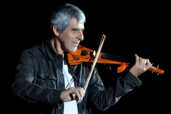 Peteco Carabajal: cómo encender un fueguito de libertad con el público