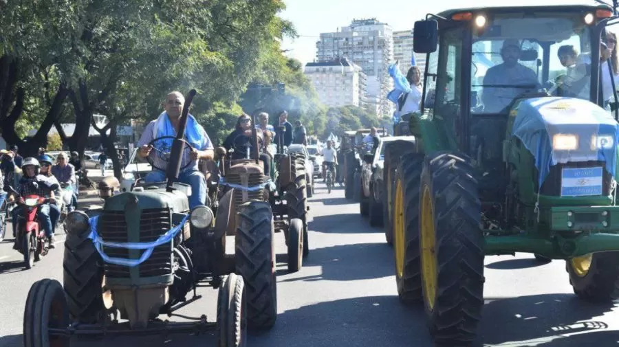 TRACTORAZO EN BUENOS AIRES. Foto de Twitter @MARCELOFAVAOK