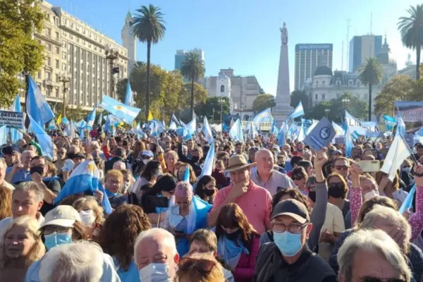 “No queremos financiar la soga con que nos ahorcan”, dijeron productores tucumanos en el tractorazo