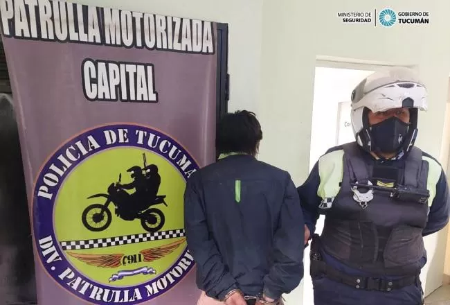 LADRÓN. Le dieron la voz de alto y salió corriendo. No llegó lejos. 