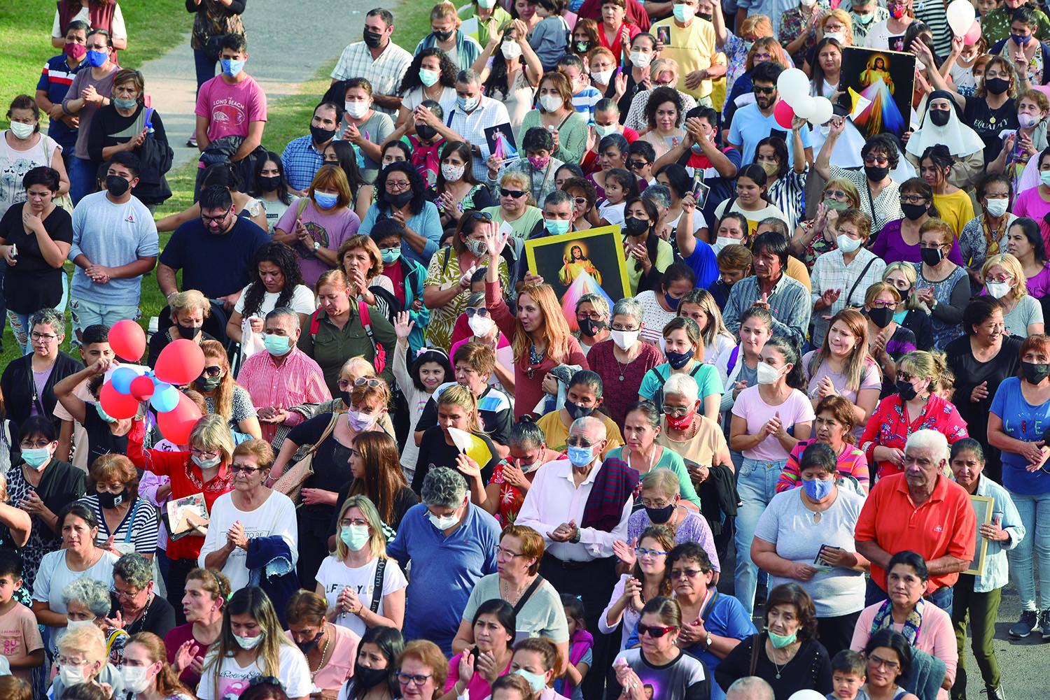 CON FE. Personas de todas las edades participaron de las caravanas.