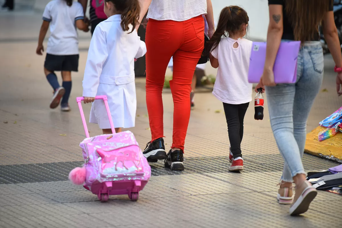 HORARIO DE ENTRADA Y SALIDA. Es uno de los temas centrales a resolver para poder añadir una hora más.