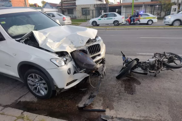 Mueren dos motociclistas en un terrible accidente sobre la avenida Mate de Luna