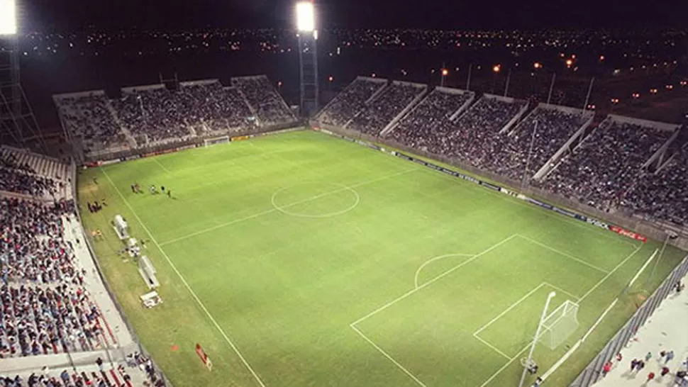 El estadio Padre Martearena, donde debutará Atlético por Copa Argentina.