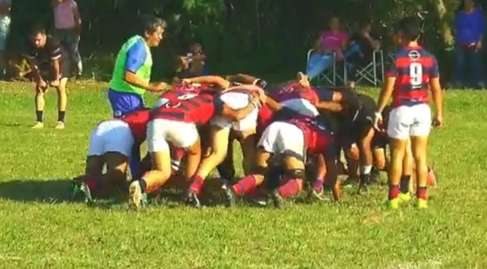 EMPUJE. Aguará y Corsarios empujan en el scrum. El triunfo se fue para Aguilares. Gentileza Try TV Tucumán 