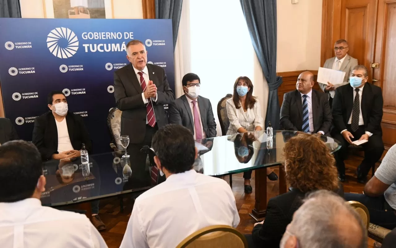 ACTO DE ASUNCIÓN. Jaldo, junto a Sergio Masilla, a Agüero Gamboa, a Sare, a Luis Mansilla y a Julio Galván. Foto: Prensa Gobernación