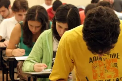 Alarmas en la educación: de cada 10 alumnos que inician el secundario, solo cuatro terminan