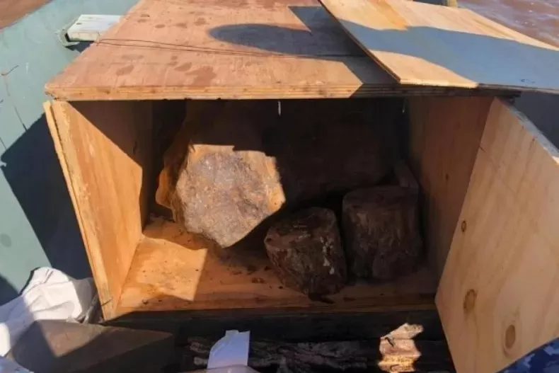METEORITO. Lo trasladaban en una caja de madera.
