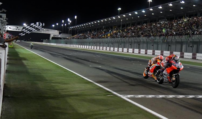 FASCINADOS. En MotoGP, como así también en la F-1, los espectadores colman las tribunas. 