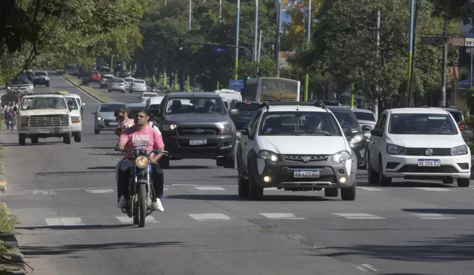 EN RIESGO A TODA HORA. Las infracciones al circular derivan en accidentes. LA GACETA / FOTO DE franco vera