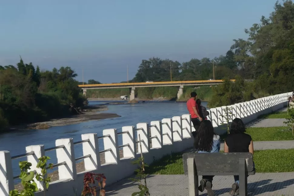 UNA VISTA QUE INVITA A ACERCARSE. Para caminar, descansar o simplemente admirar el paisaje imponente del río Medina, en el sur de la provincia.  