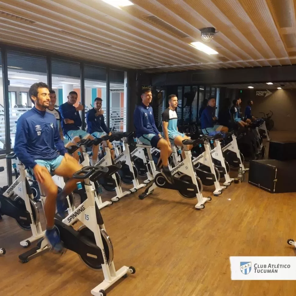 SIN TIEMPO QUE PERDER. Ayer por la mañana, el plantel de Atlético se entrenó en el gimnasio del hotel en donde se hospedaron en Buenos Aires. El cuerpo técnico diagramó una serie de tareas regenerativas. @ATOficial 