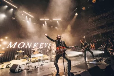 Arctic Monkeys vuelve a salir de gira y vendrá a la Argentina: fechas y entradas