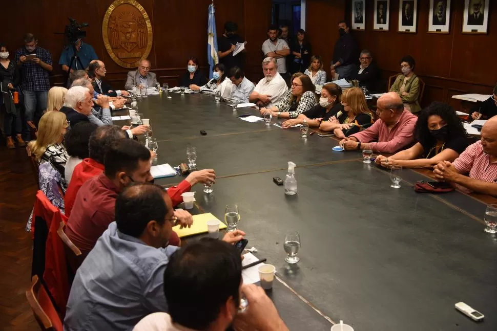 TENSA, PERO CIVILIZADA. Así fue la reunión del Consejo Superior de ayer. El tema de la Junta no alcanzó los votos para ser tratado sobre tablas. 