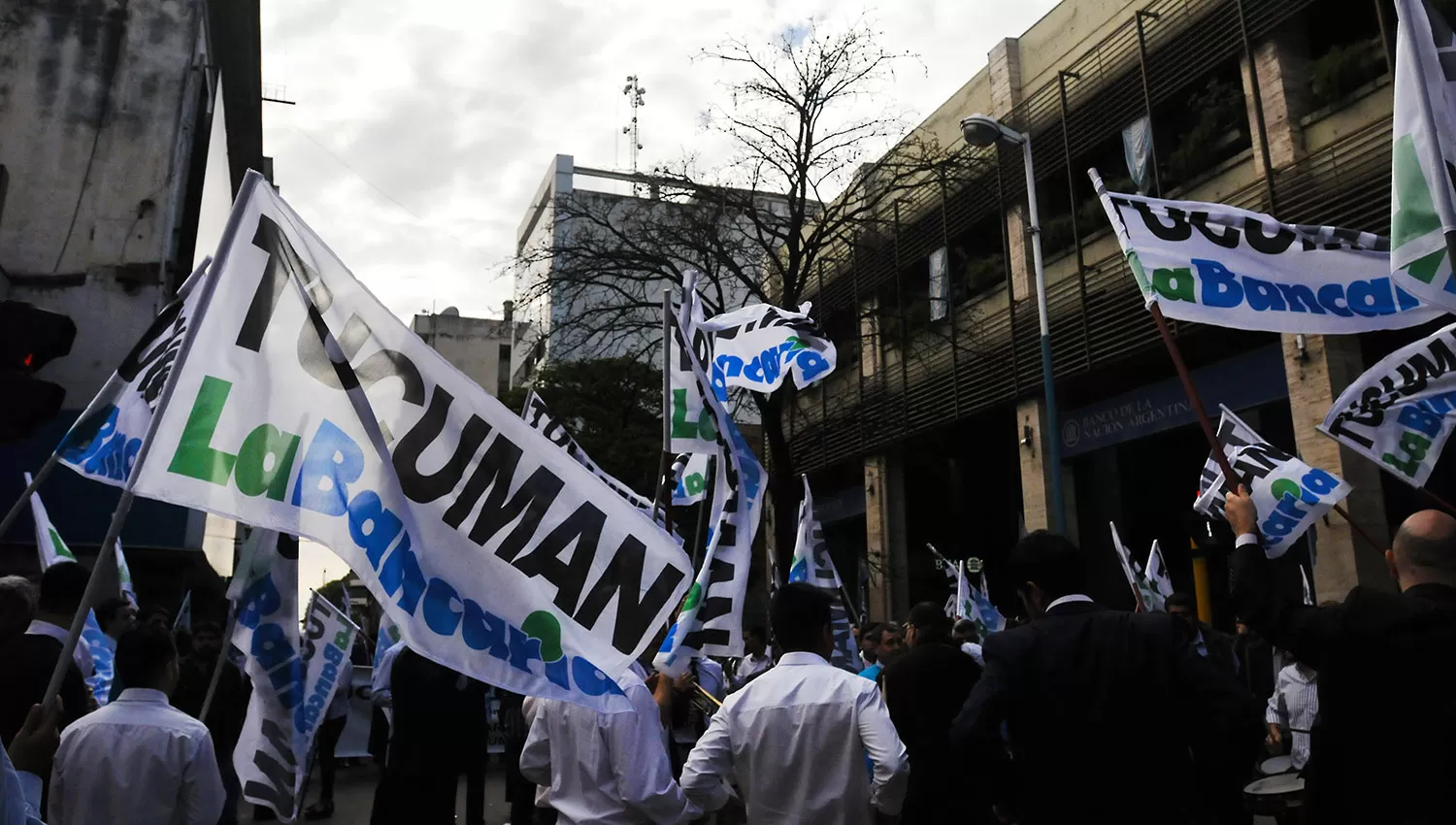 RECLAMO. Los bancarios saldrán el miércoles a las calles a manifestarse en apoyo a Cecilia Sánchez Blas.