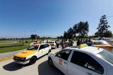 Los taxistas bloquearon el ingreso a la terminal de ómnibus de Concepción