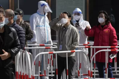 Covid-19: cancelan vuelos y hacen test masivos en una gran ciudad de China