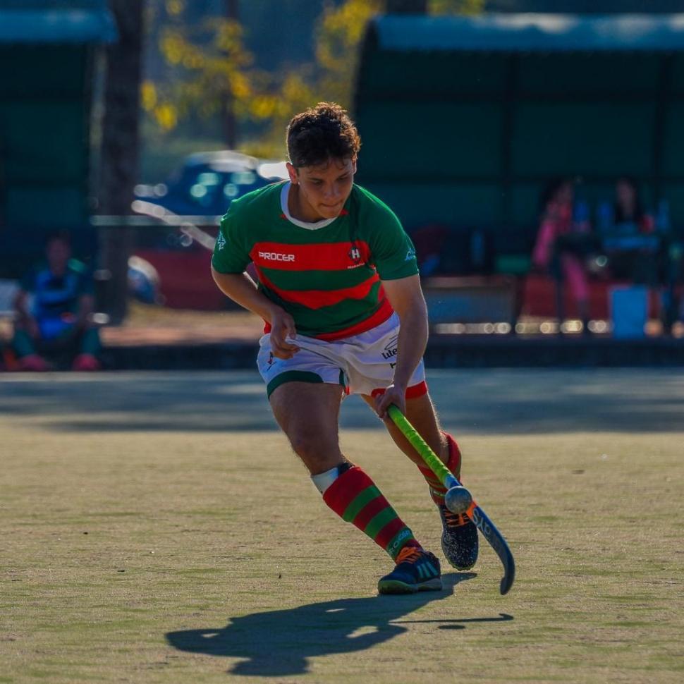 “LEONCITO”. Jeremías Bralo, jugador de Huirapuca, forma parte del seleccionado masculino de Hockey 5.