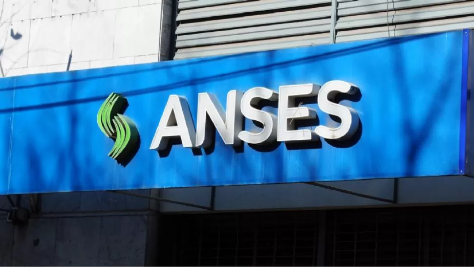 Las filas virtuales para la segunda etapa de inscripción sumaban más de un millón de postulantes.