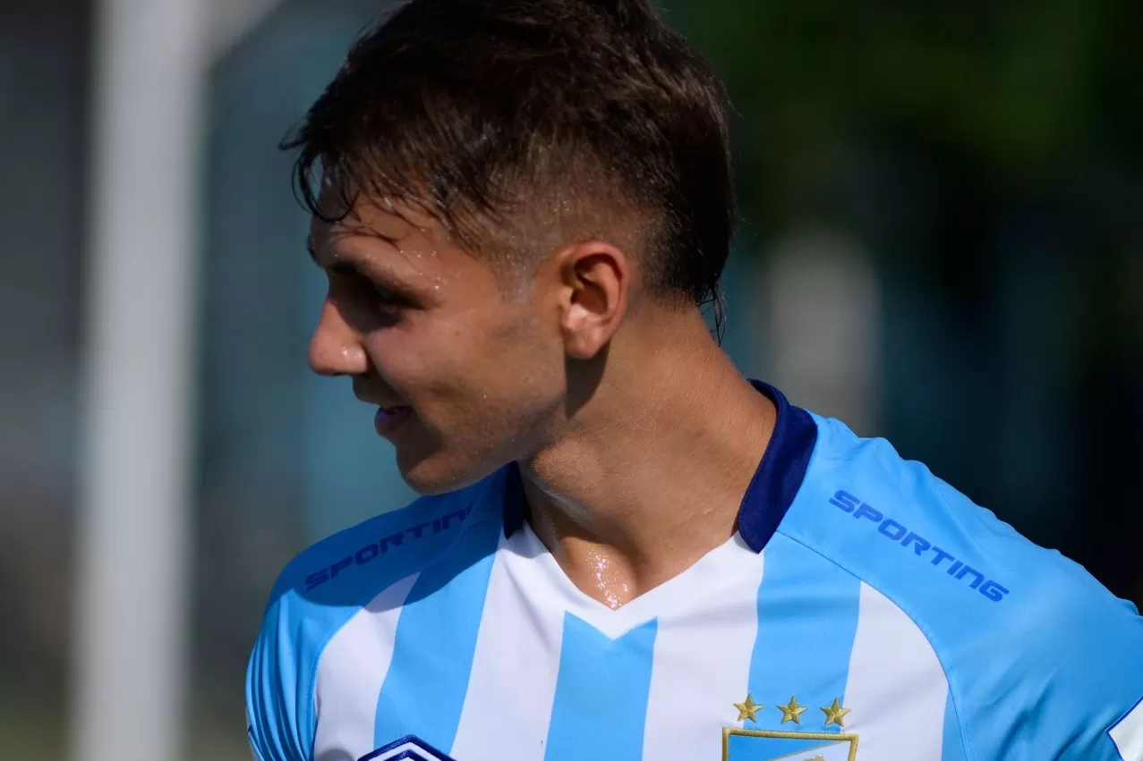 FUTURO. Maestro Puch muestra su potencia goleadora en la Reserva. FOTO DE PRENSA DE ATLÉTICO