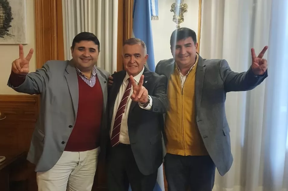 EN CASA DE GOBIERNO. Jaldo, junto a Pablo Antonio Guerrero y al concejal de Yerba Buena, Alejandro Sangenis. 