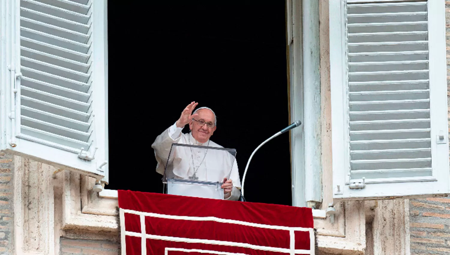 DESDE EL VATICANO. Francisco sostuvo que llora por el sufrimiento del pueblo ucraniano.