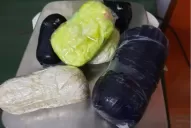 Una pasajera ocultaba paquetes con cocaína en varias partes de su cuerpo