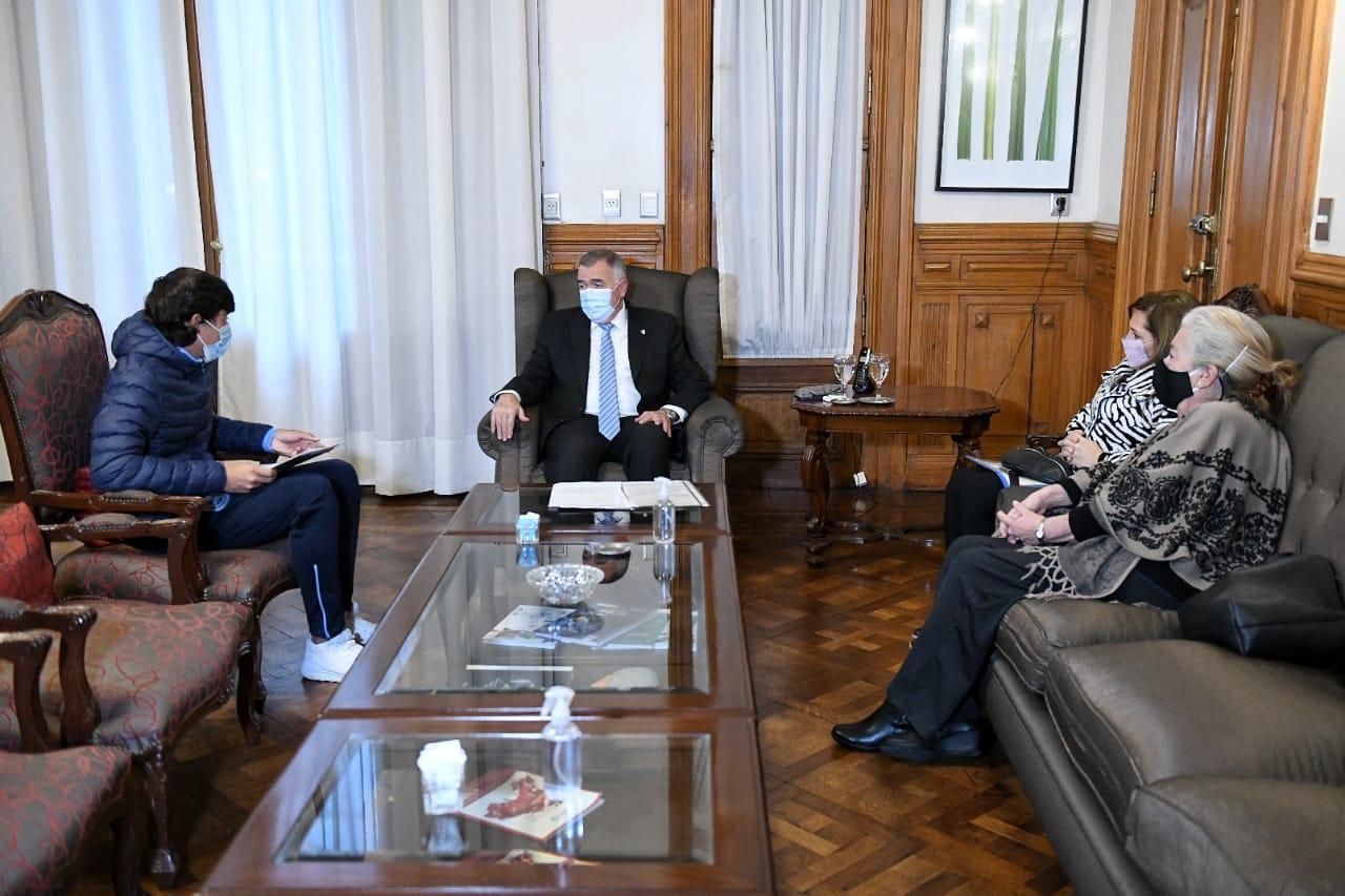 Jaldo recibió a Joaquín Cisneros, quien competirá en un torneo mundial de tiro en Europa