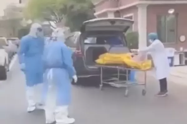 Video: lo llevaban a la morgue y se dieron cuenta de que estaba con vida