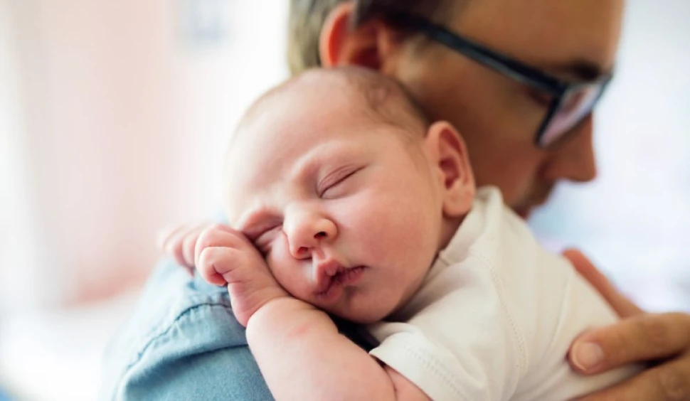 Los padres o personas no gestantes pasarán de tener de 2 a 15 días y llegarán progresivamente a 90.