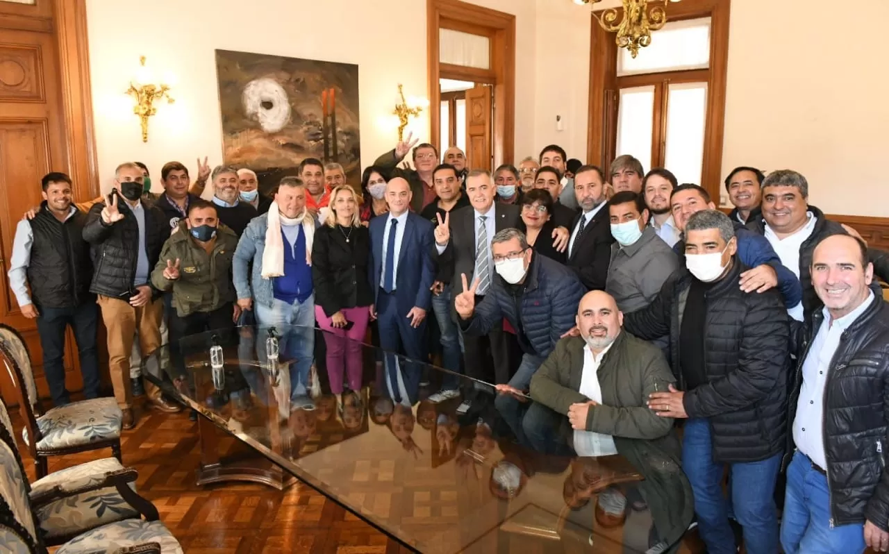 EN CASA DE GOBIERNO. Jaldo recibió a dirigentes del movimiento sindical obrero. Foto: prensa Gobernación