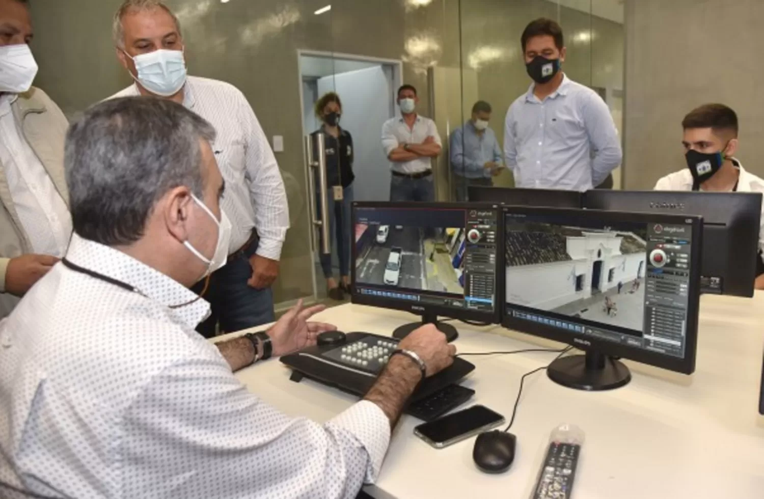 El intendente Germán Alfaro, en el centro de monitoreo de la capital. FOTO MUNICIPALIDAD SAN MIGUEL DE TUCUMÁN