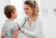 Padres preocupados: lo que se sabe hasta ahora sobre la hepatitis aguda en niños